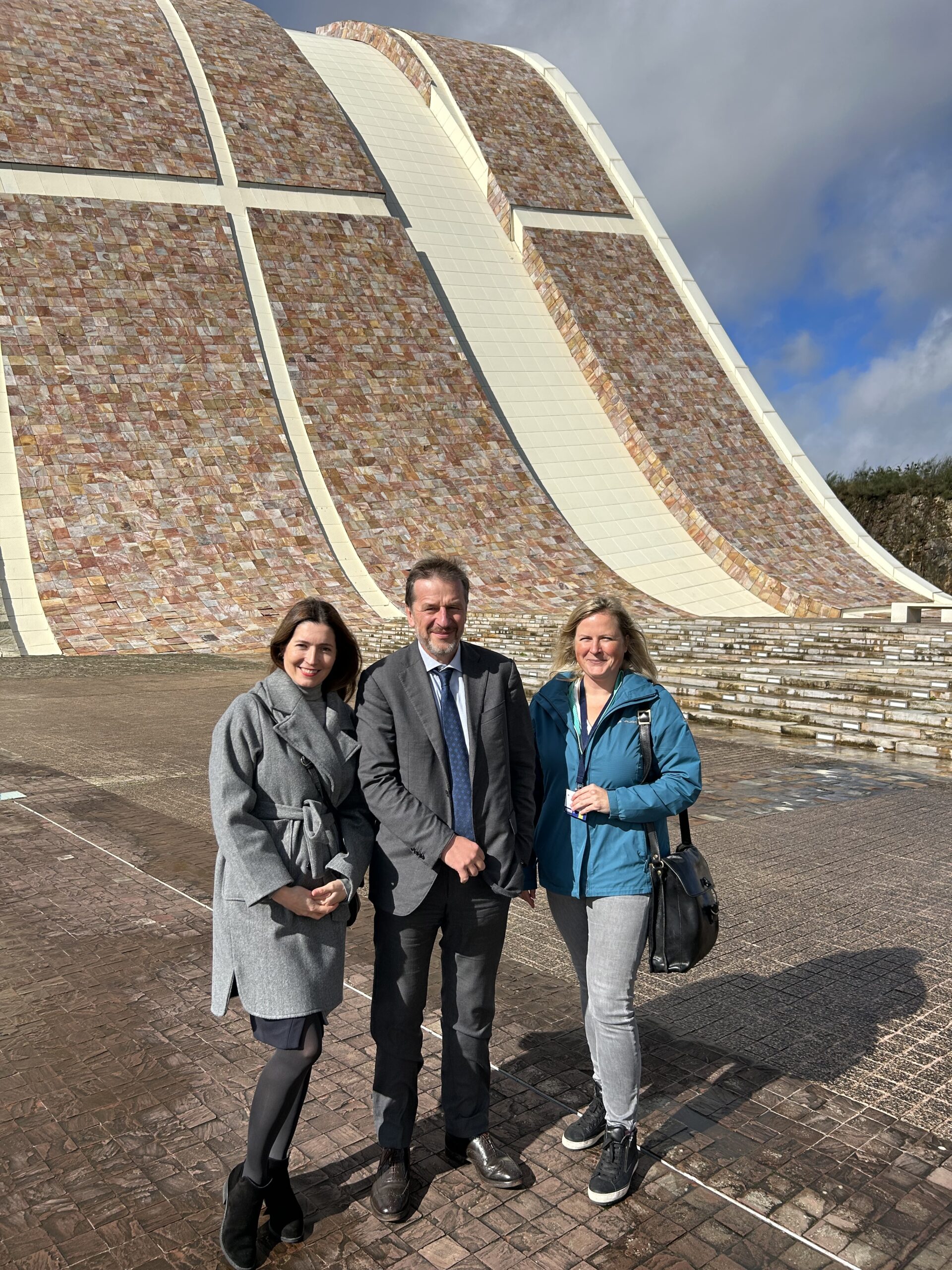 04DE9837-E7FF-44A5-BB50-04580529909A