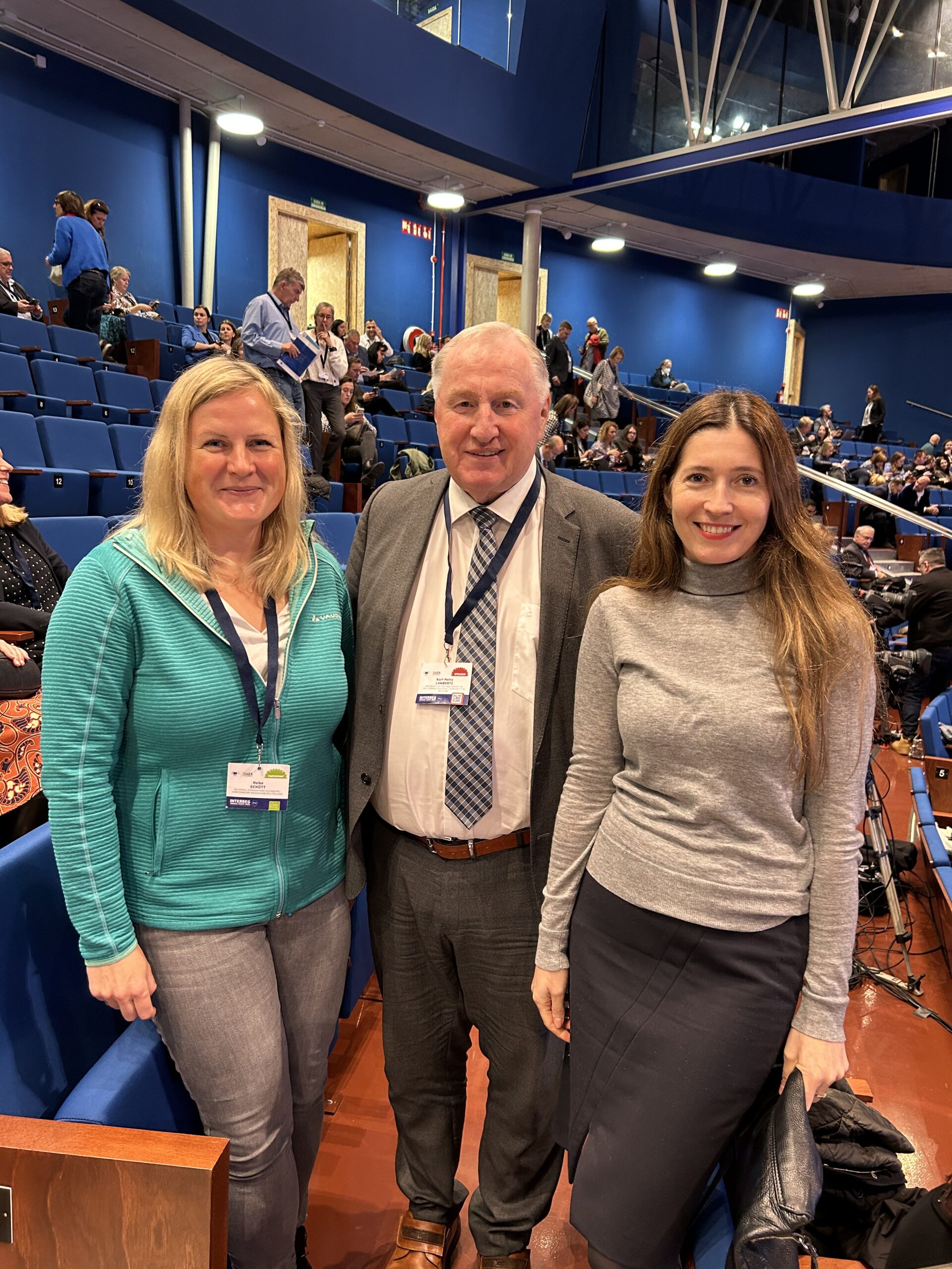 A4FEDEE4-3792-4333-8E8F-C4223A0C21B8